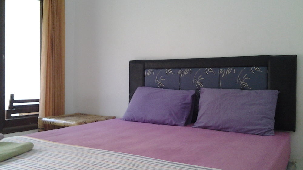 Family Garden Homestay Mangsit Exterior photo