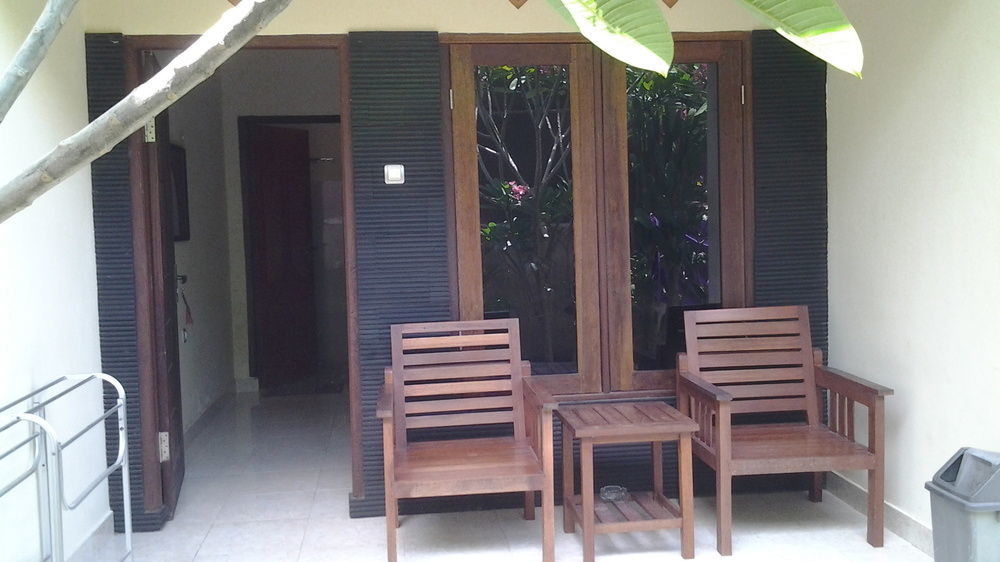 Family Garden Homestay Mangsit Exterior photo