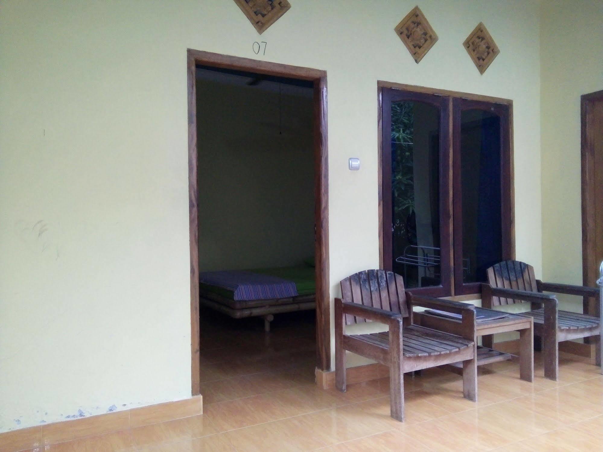 Family Garden Homestay Mangsit Exterior photo